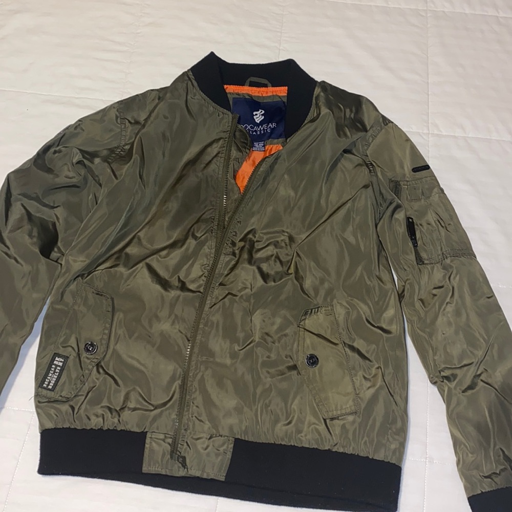 jacket for girls… green color .. With Orange color size XL o 18/20 youths